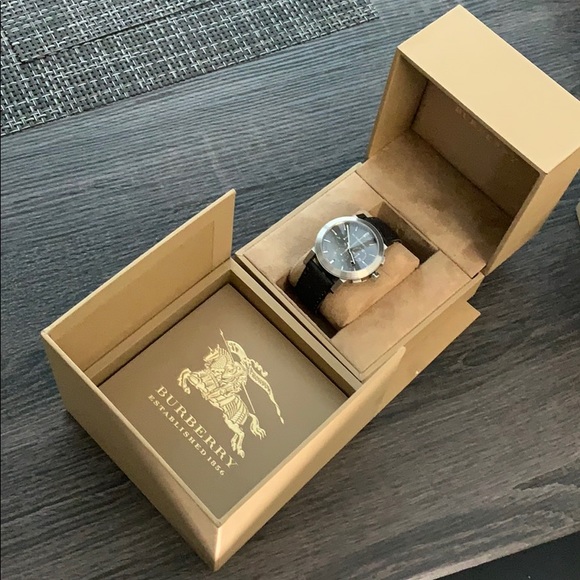 Burberry watch - Picture 2 of 3